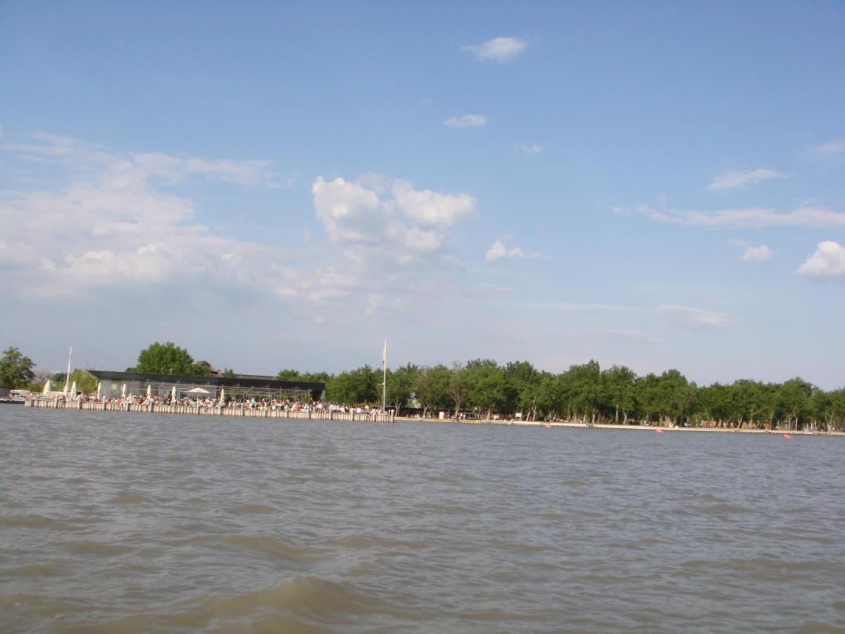 Haus Am See Neusiedl am See Bagian luar foto