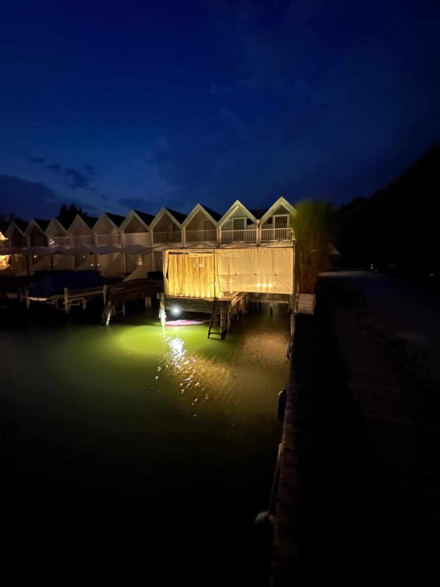 Haus Am See Neusiedl am See Bagian luar foto