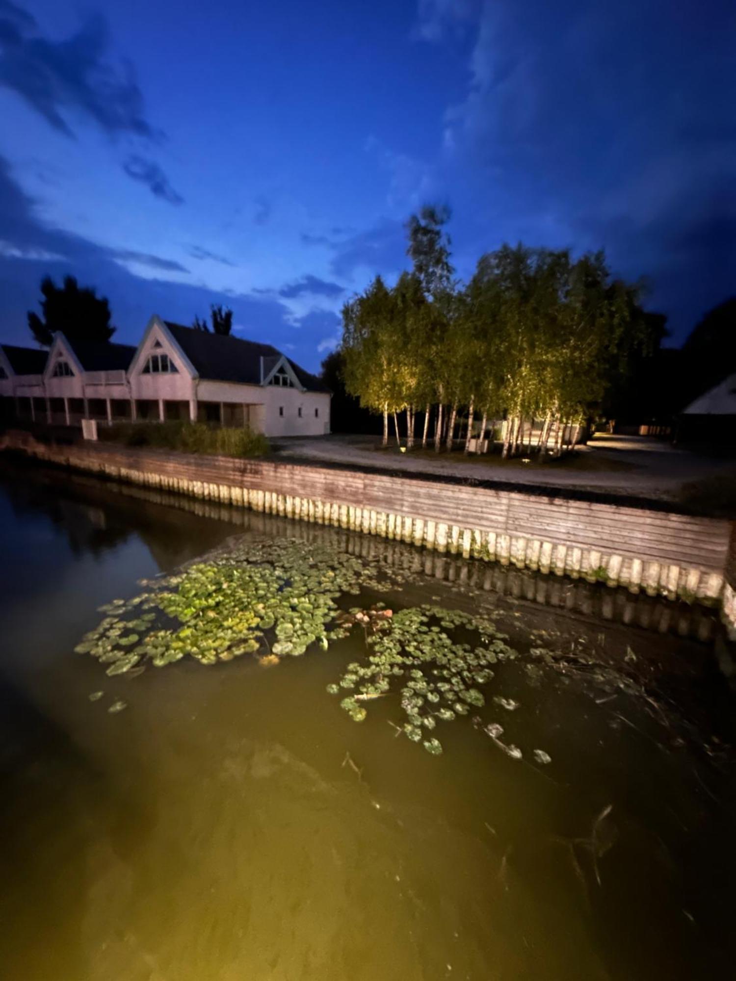 Haus Am See Neusiedl am See Bagian luar foto